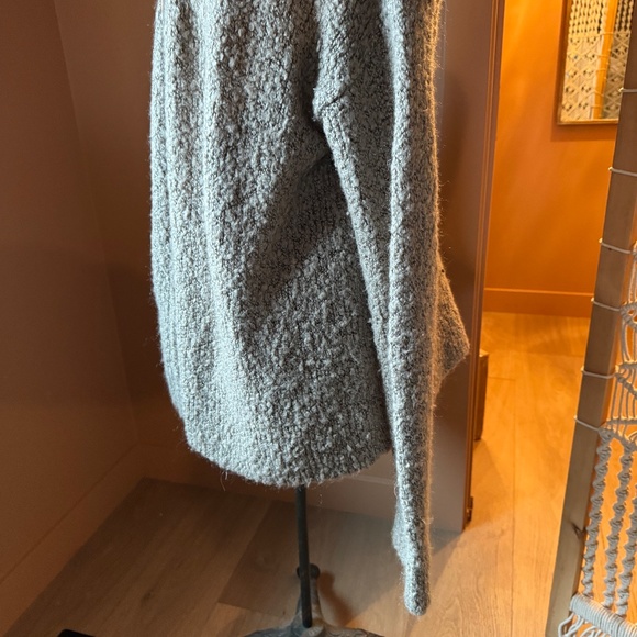 Gap Fuzzy Cardigan; Size medium - Picture 2 of 7